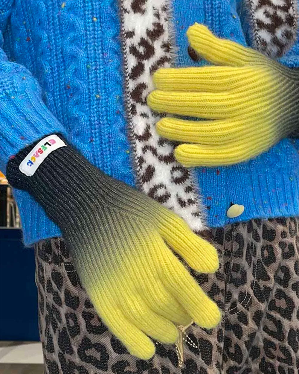 Gradient Ribbed Gloves